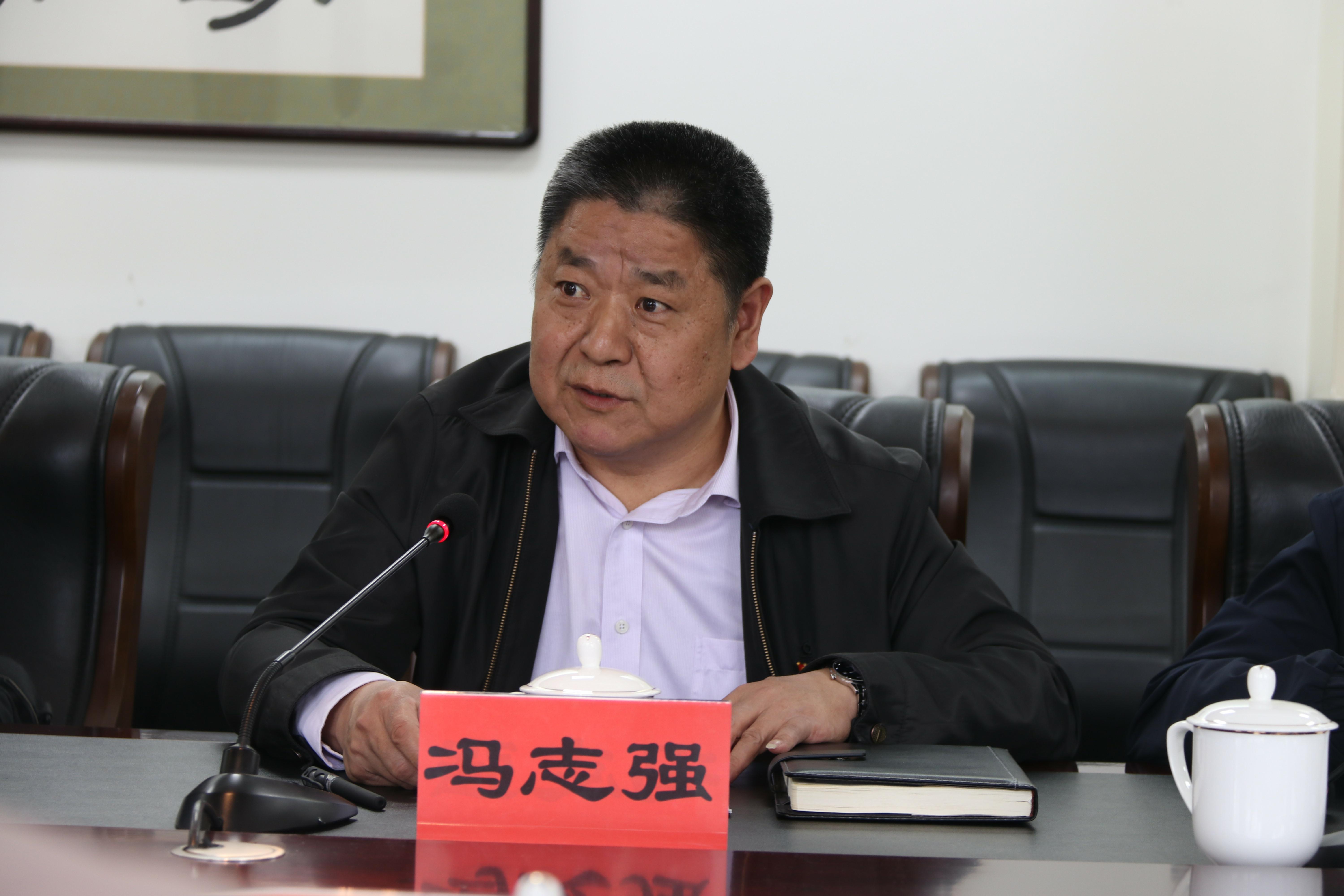党委书记安胜利,包头市民委党组书记,主任王华为基地揭牌 仪式上